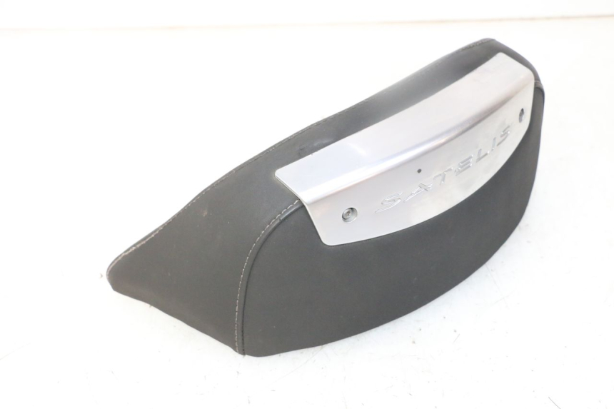 photo de BACKREST PEUGEOT SATELIS 125 (2013 - 2018) - Surface and material condition
