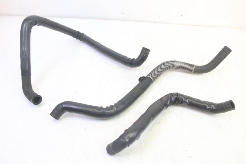 photo de RADIATOR HOSE QUADRO 4 4D 350 (2015 - 2018) - Component detail