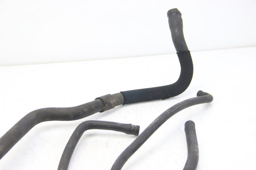 photo de RADIATOR HOSE PIAGGIO BEVERLY 125 (2010 - 2015) - Alternative perspective