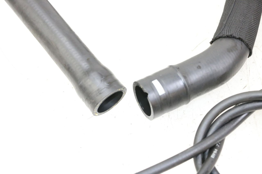 photo de RADIATOR HOSE BMW S RR ABS S1000RR 1000 (2015 - 2018) - Additional view of the item