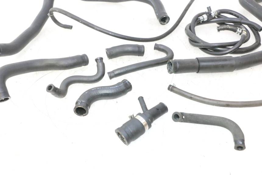 photo de RADIATOR HOSE HONDA FJS SILVER WING SILVERWING 400 (2005 - 2008) - Surface and material condition