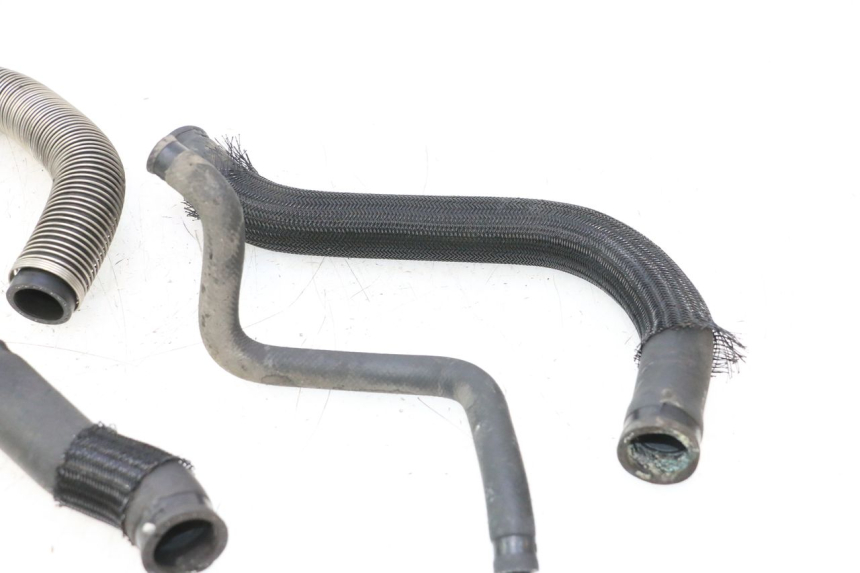 photo de RADIATOR HOSE SUZUKI GSR 600 (2005 - 2012) - Fixing points details