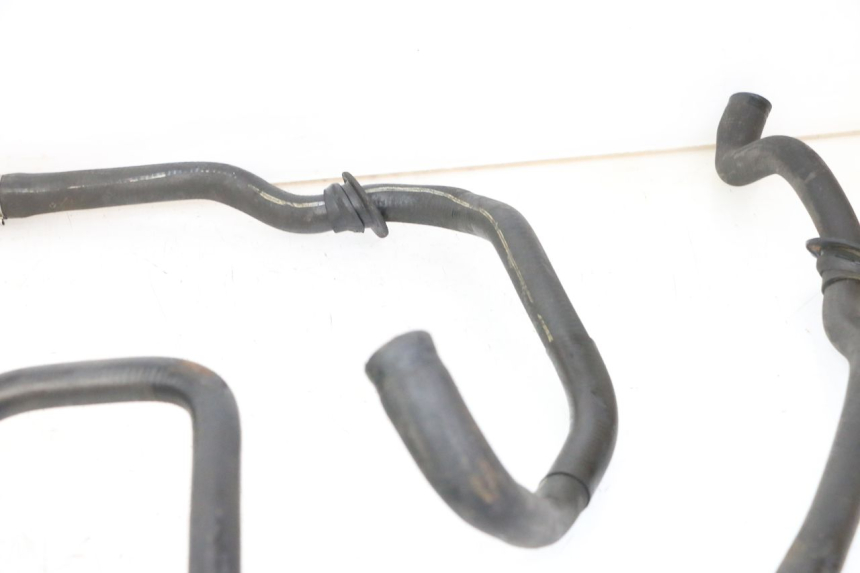 photo de RADIATOR HOSE PIAGGIO VESPA GRANTURISMO 200 (2004 - 2005) - Alternative perspective