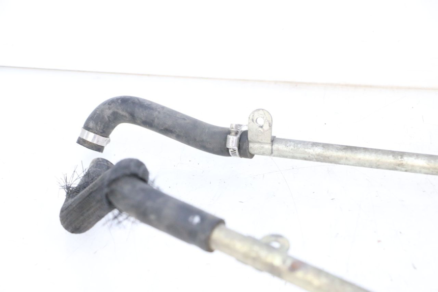 photo de RADIATOR HOSE SUZUKI SIXTEEN 125 (2008 - 2010) - Fixing points details