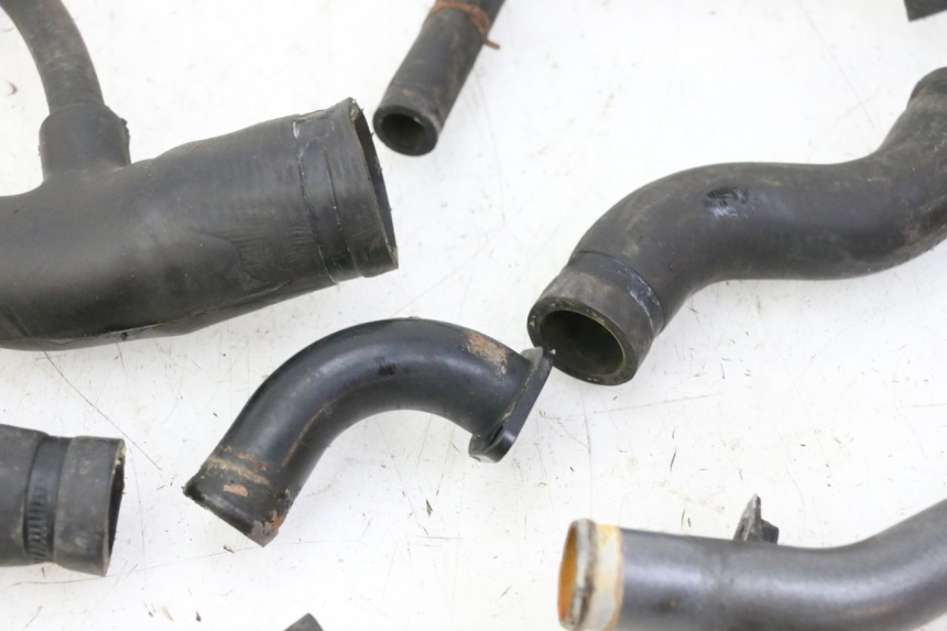 photo de RADIATOR HOSE TRIUMPH SPRINT 900 (1995 - 1998) - Additional view of the item