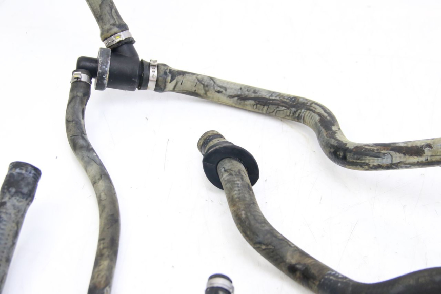 photo de RADIATOR HOSE PIAGGIO VESPA GTS SUPER IE 125 (2009 - 2016) - Fixing points details