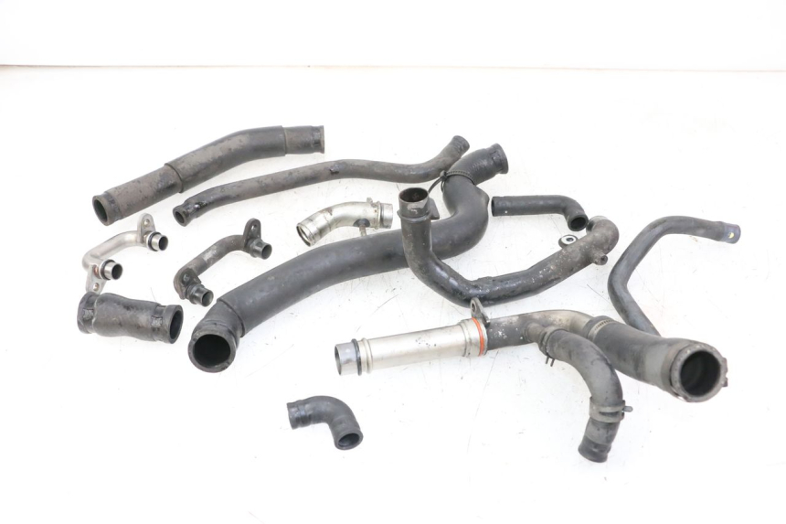 photo de RADIATOR HOSE YAMAHA FZ1 FAZER 1000 (2007 - 2009) - Alternative perspective