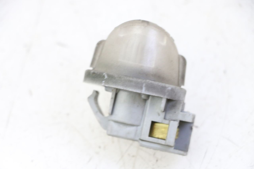 photo de LICENSE PLATE LIGHT SUZUKI BURGMAN 125 (2007 - 2014) - Zoom on usage condition