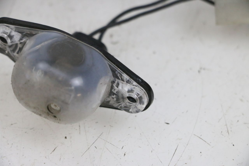 photo de NUMBER PLATE LIGHTING PIAGGIO MP3 RL 250 (2006 - 2010) - Surface and material condition