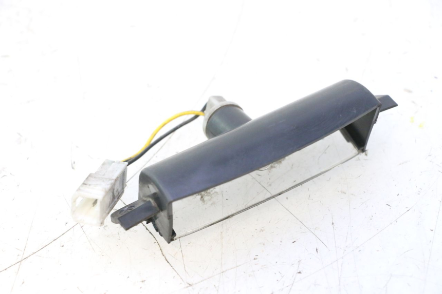 photo de NUMBER PLATE LIGHTING PIAGGIO X8 STREET 125 (2006 - 2007) - Zoom on usage condition
