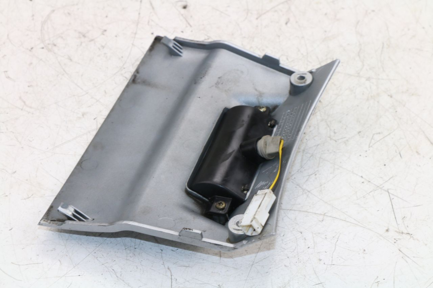 photo de NUMBER PLATE LIGHTING PIAGGIO X8 STREET 125 (2006 - 2007) - Technical close-up