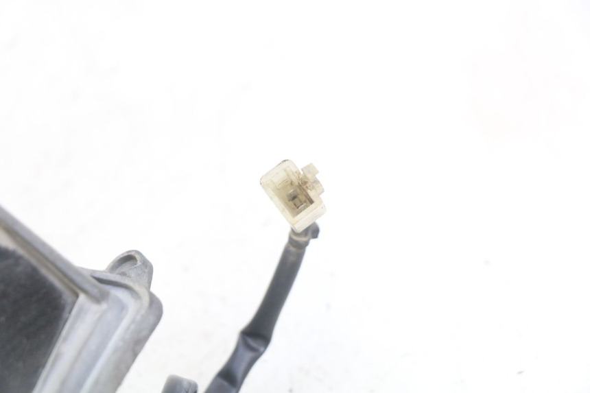 photo de LICENSE PLATE LIGHT PIAGGIO X9 EVOLUTION 125 (2003 - 2007) - Zoom on usage condition