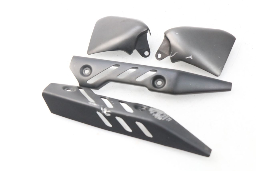 photo de RADIATOR SCOOP MV AGUSTA BRUTALE R WALLY 910 (2008 - 2008) - Alternative perspective