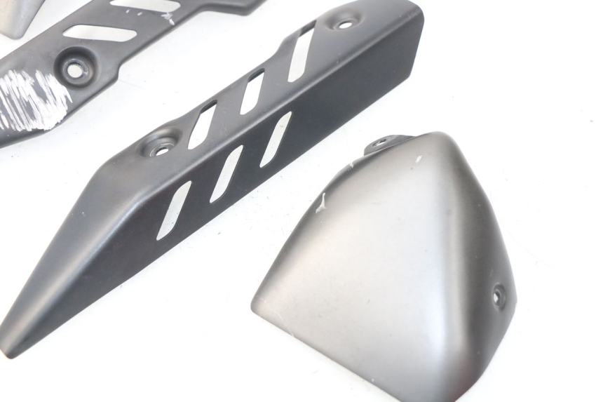 photo de RADIATOR SCOOP MV AGUSTA BRUTALE R WALLY 910 (2008 - 2008) - Technical close-up