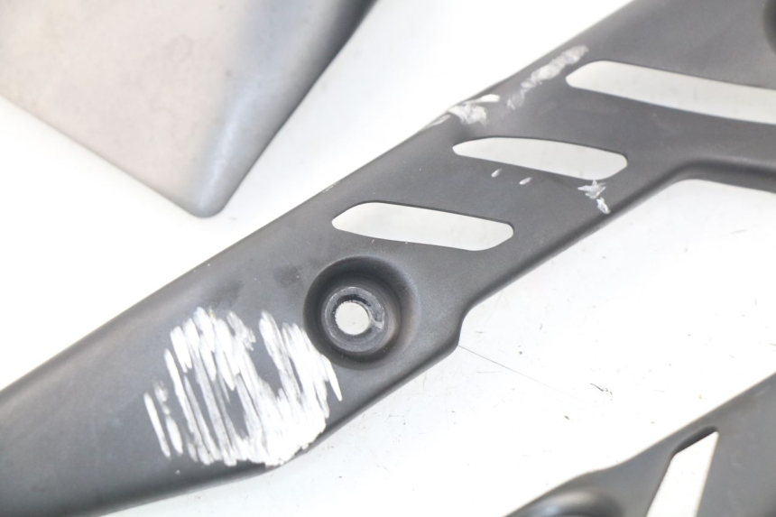 photo de RADIATOR SCOOP MV AGUSTA BRUTALE R WALLY 910 (2008 - 2008) - Product overview