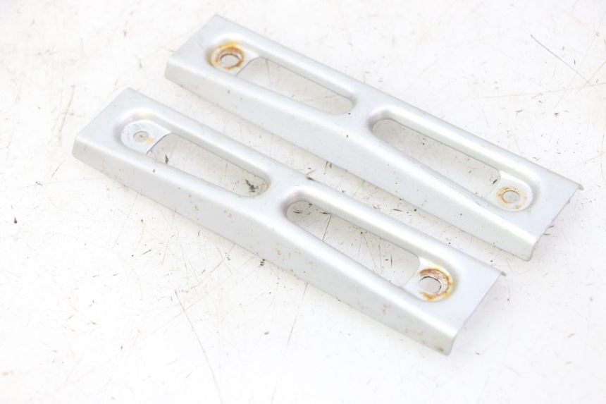 photo de RADIATOR SCOOP YAMAHA FZ6 FAZER S2 600 (2007 - 2011) - Technical close-up