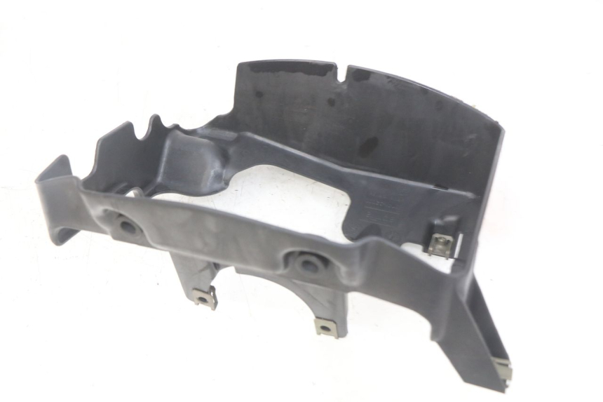 photo de RADIATOR SHROUD APRILIA SCARABEO LIGHT 125 (2007 - 2011) - Zoom on usage condition