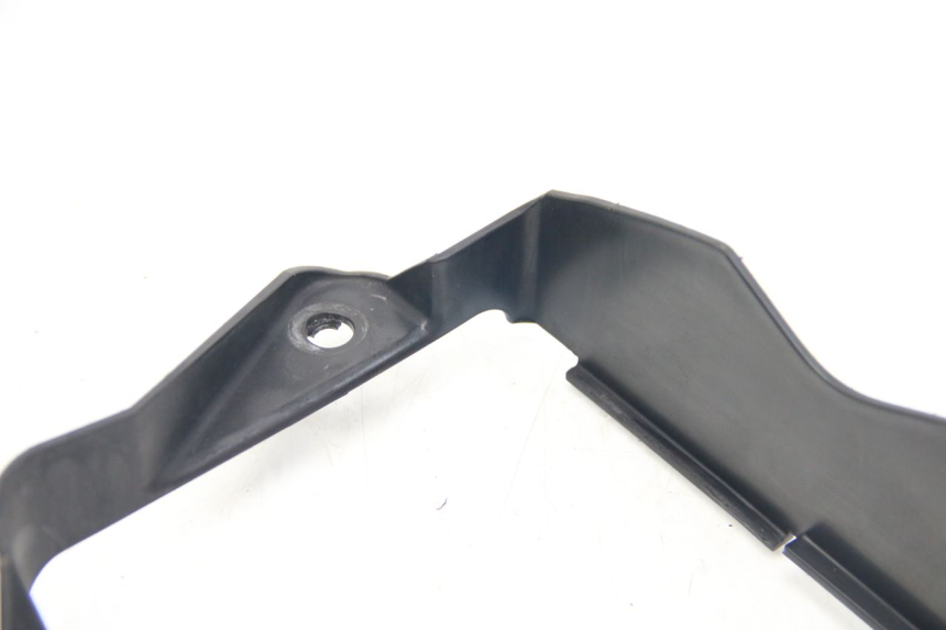 photo de RADIATOR SHROUD SUZUKI SIXTEEN 125 (2008 - 2010) - Zoom on usage condition