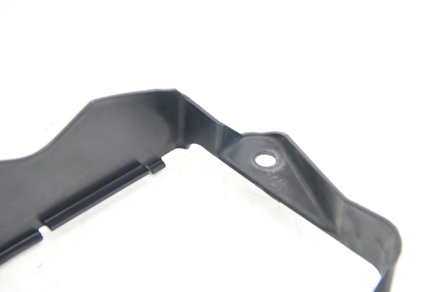 photo de RADIATOR SHROUD SUZUKI SIXTEEN 125 (2008 - 2010) - Alternative perspective