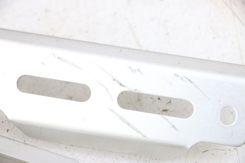 photo de RADIATOR SHROUD SUZUKI SV N 650 (1999 - 2002) - Zoom on usage condition