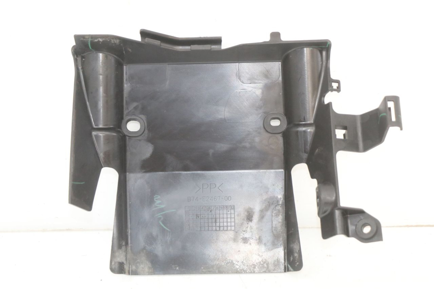 photo de RADIATOR SCOOP YAMAHA XMAX X-MAX ABS 125 (2017 - 2020) - Zoom on usage condition