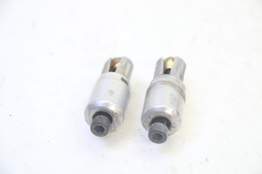 photo de HANDLEBAR END PEUGEOT ELYSTAR 50 (2002 - 2014) - Zoom on usage condition