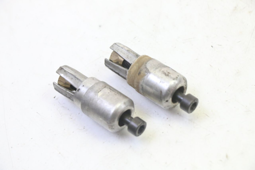 photo de HANDLEBAR END PEUGEOT ELYSTAR 50 (2002 - 2014) - Zoom on usage condition