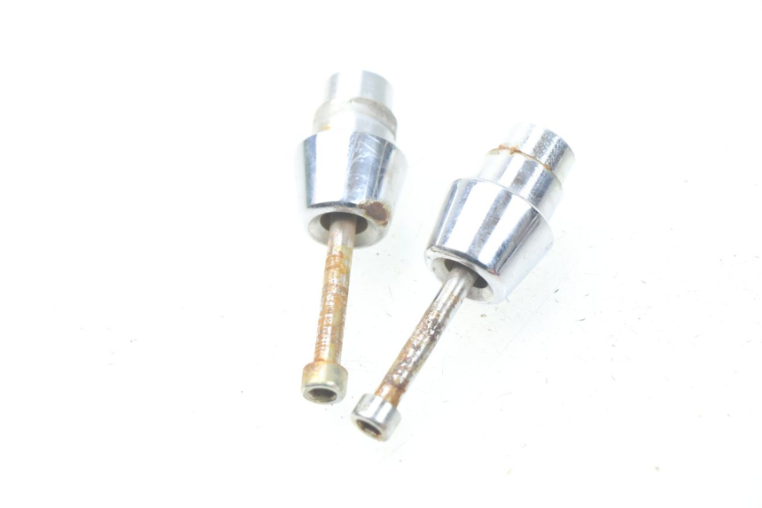 photo de HANDLEBAR END PEUGEOT KISBEE 2T 50 (2010 - 2017) - Zoom on usage condition