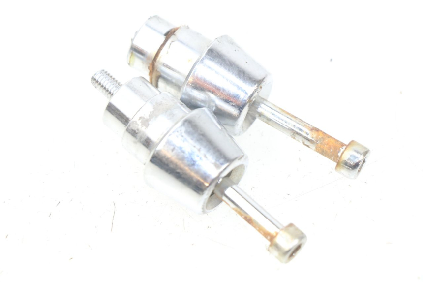 photo de HANDLEBAR ENDS PEUGEOT KISBEE 4T 50 (2018 - 2022) - Zoom on usage condition