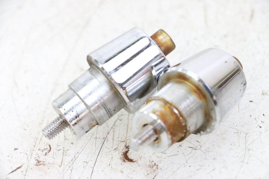 photo de HANDLEBAR ENDS PEUGEOT SATELIS 125 (2013 - 2018) - Zoom on usage condition