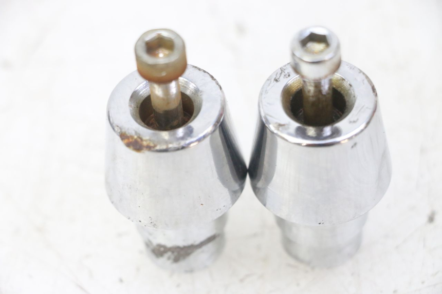 photo de HANDLEBAR ENDS PEUGEOT SATELIS 125 (2013 - 2018) - Technical close-up