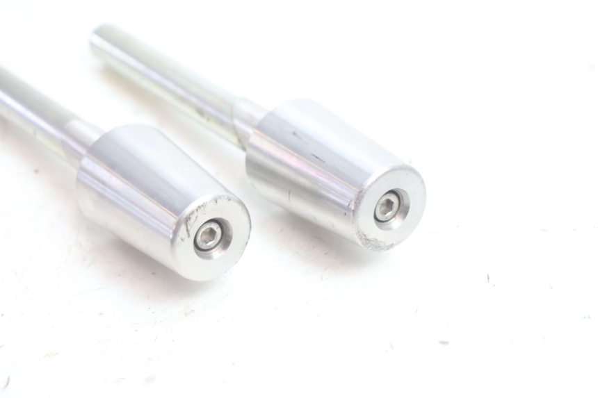 photo de HANDLEBAR END PEUGEOT SATELIS 125 (2006 - 2009) - Fixing points details