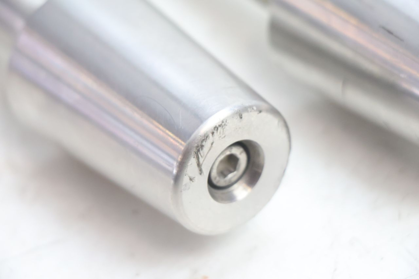 photo de HANDLEBAR END PEUGEOT SATELIS 125 (2006 - 2009) - Surface and material condition
