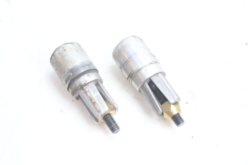 photo de HANDLEBAR ENDS PEUGEOT TKR TREKKER FURIOUS 50 (2005 - 2014) - Zoom on usage condition