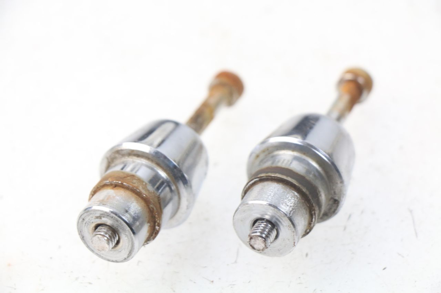 photo de HANDLEBAR ENDS PEUGEOT VIVACITY NEW 4T 50 (2008 - 2017) - Zoom on usage condition