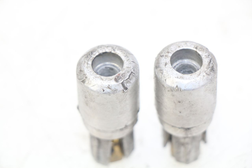 photo de HANDLEBAR END PEUGEOT VIVACITY 50 (1998 - 2003) - Zoom on usage condition