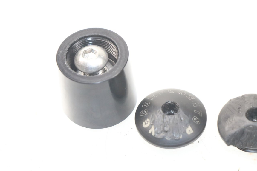 photo de HANDLEBAR ENDS KAWASAKI Z Z900 900 (2017 - 2019) - Technical close-up