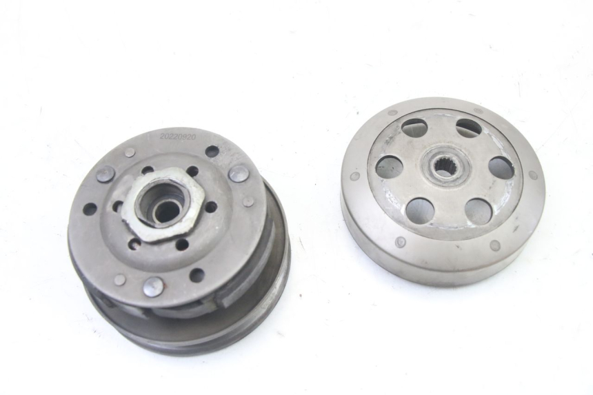 photo de CLUTCH MBK BOOSTER SPIRIT NAKED 50 (2004 - 2017) - Technical close-up