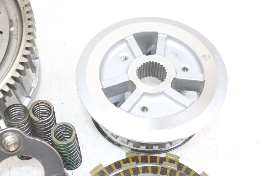 photo de CLUTCH HONDA CB R 1000 (2018 - 2023) - High-resolution close-up