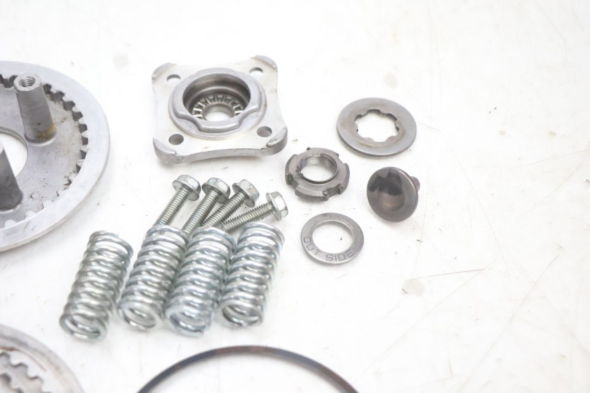 photo de CLUTCH HONDA CB TWO FIFTY 250 (1991 - 2002) - Fixing points details