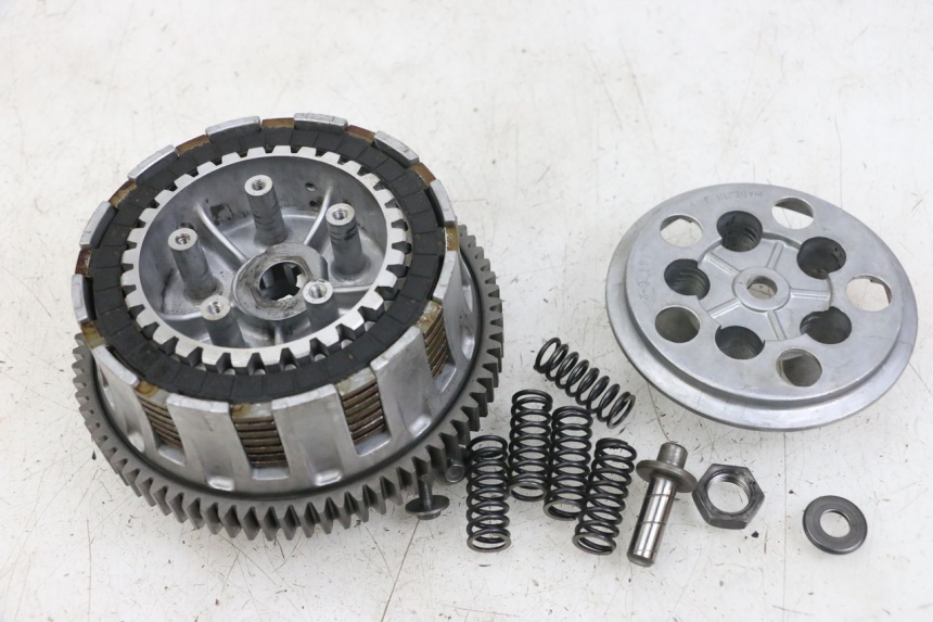 photo de CLUTCH SUZUKI GSX E 250 (1982 - 1983) - Technical close-up