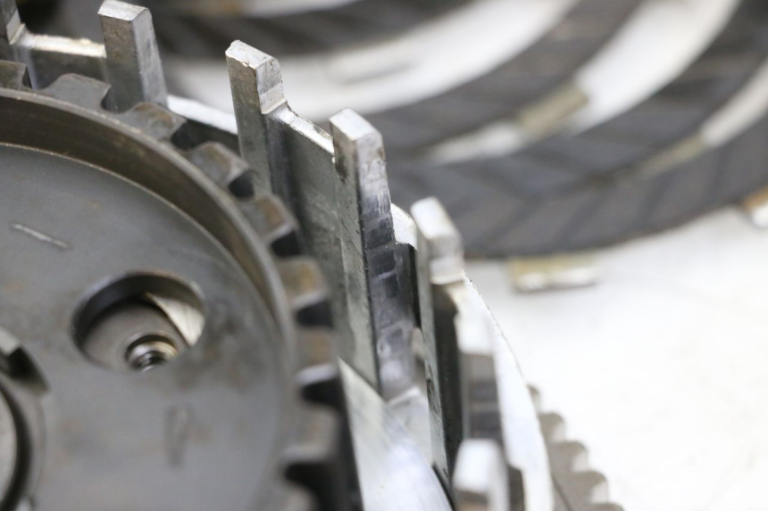 photo de CLUTCH KAWASAKI GTR 1000 (1994 - 2004) - Fixing points details