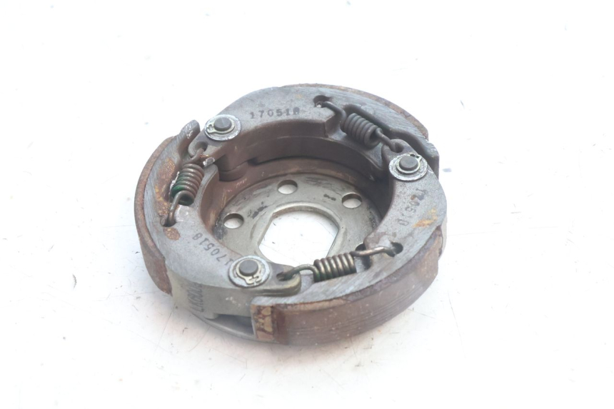 photo de CLUTCH PEUGEOT KISBEE 4T 50 (2010 - 2017) - Alternative perspective
