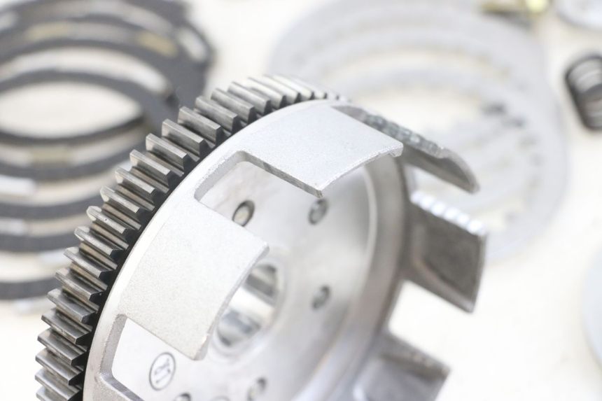 photo de CLUTCH APOLLO RFZ 140 - Fixing points details