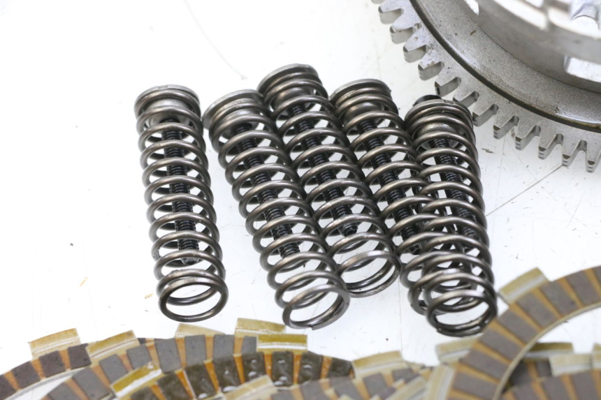 photo de CLUTCH SUZUKI GSR 750 (2011 - 2017) - Alternative angle