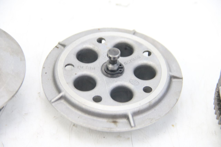 photo de CLUTCH APRILIA SX 50 (2011 - 2017) - High-resolution close-up