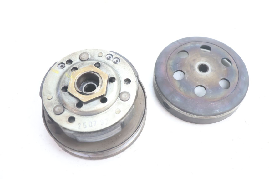 photo de CLUTCH PEUGEOT TREKKER 50 (1995 - 2004) - Technical close-up