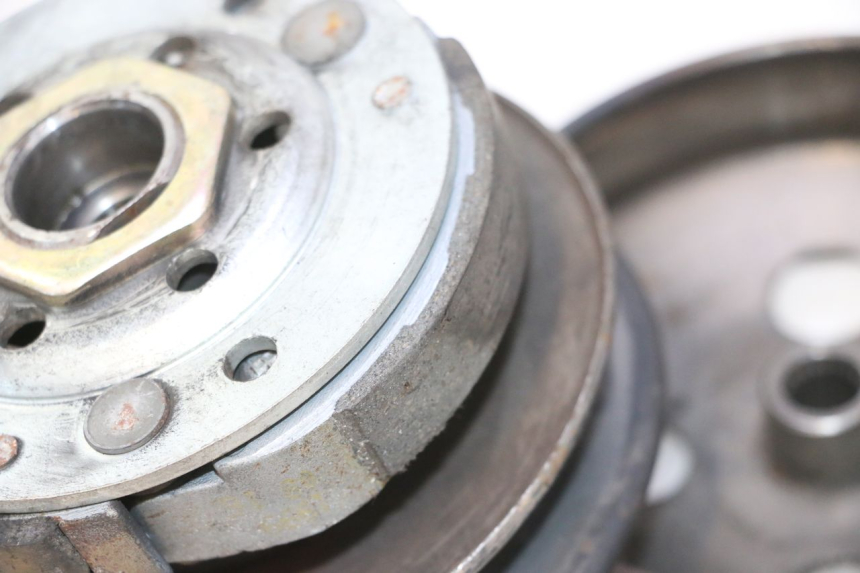 photo de CLUTCH PEUGEOT TREKKER 50 (1995 - 2004) - Alternative perspective