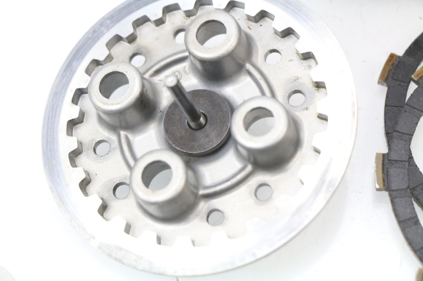 photo de CLUTCH YAMAHA TTR 125 (2000 - 2020) - High-resolution close-up