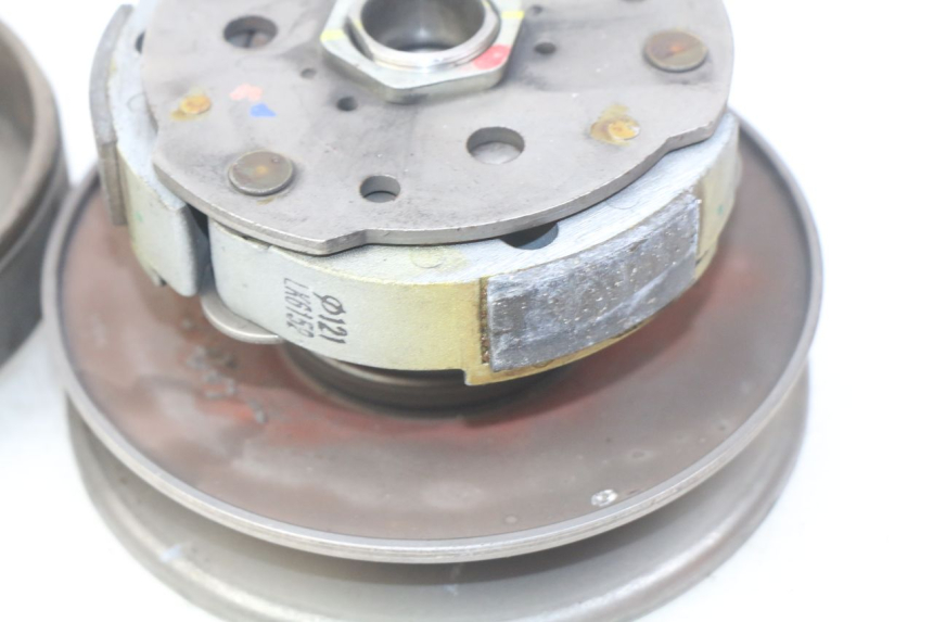 photo de CLUTCH PIAGGIO VESPA GTS IGET ABS 125 (2017 - 2023) - Fixing points details